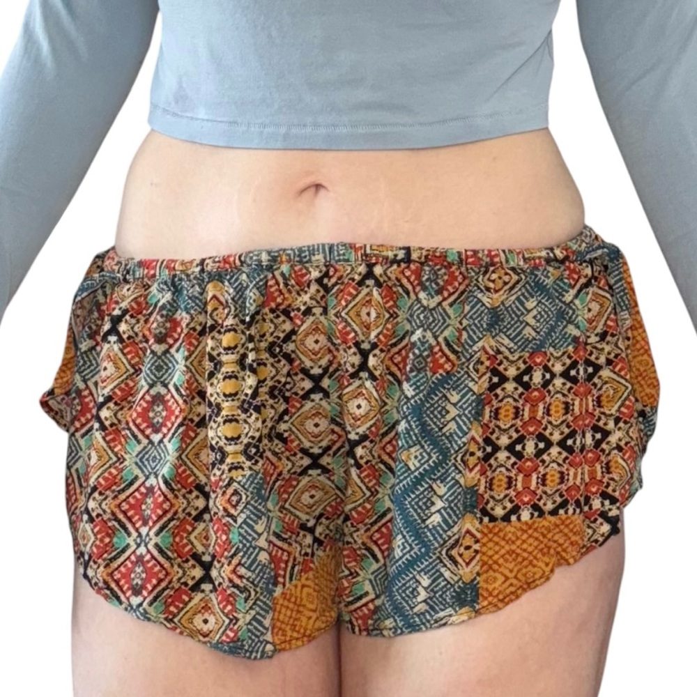 Colorful Geometric Patterned Flowy Short Shorts - Picture 3 of 9